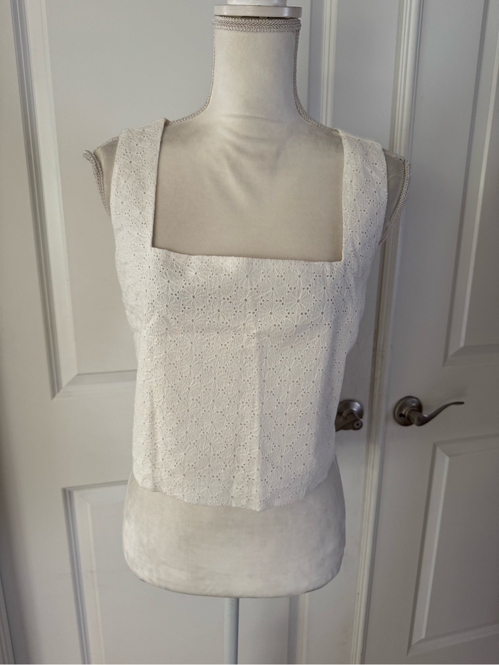 PAIGE White Eyelet Square-Neck Crop Top. Size L. MSRP $179 - Picture 6 of 16